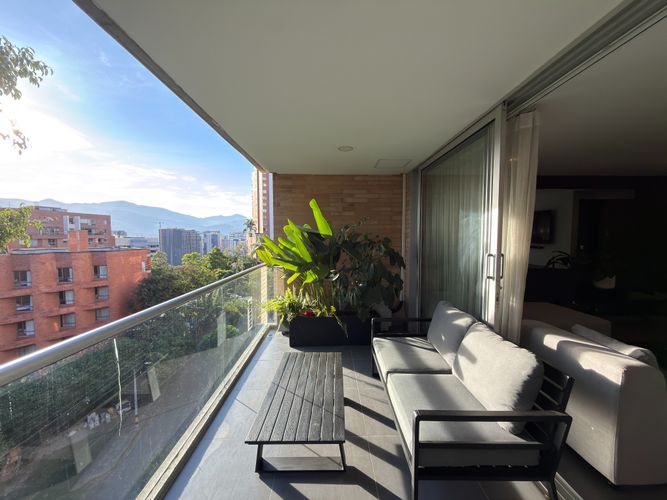 Apartamento de 3 alcobas en venta en Castropol, Medellín, 128 m² · foto 4 de 18