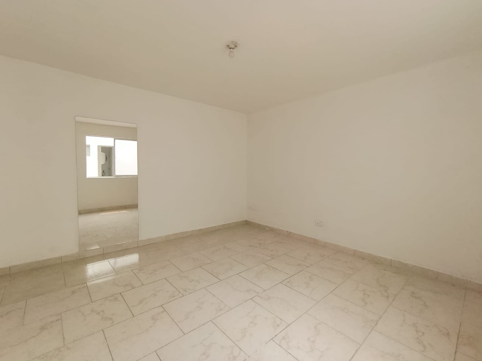 Casa en arriendo en El Poblado, Medellín · foto 2 de 20