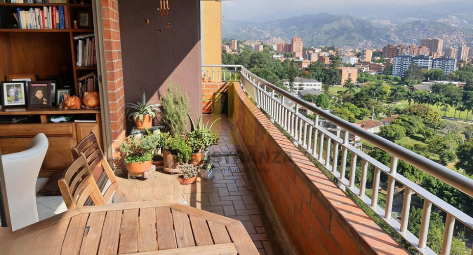 Apartamento en venta en Laureles, Medellín · foto 2 de 13