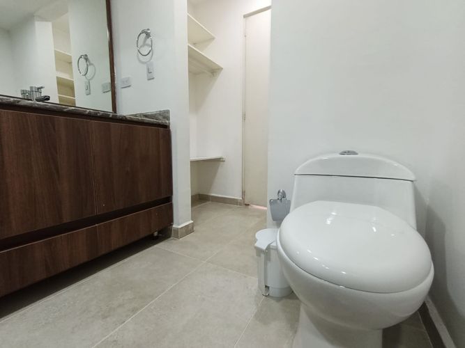 Apartamento de 3 alcobas en arriendo en El Poblado, Medellín, 147 m² · foto 3 de 15