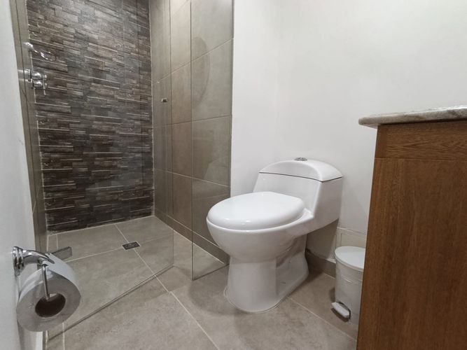Apartamento de 3 alcobas en arriendo en El Poblado, Medellín, 147 m² · foto 5 de 15