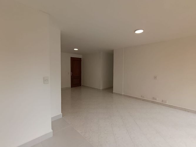 Apartamento de 3 alcobas en arriendo en Urbanización Las Cumbres, Medellín, 89 m² · foto 2 de 14