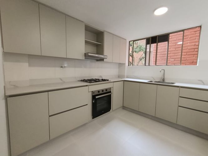 Apartamento de 3 alcobas en arriendo en Urbanización Las Cumbres, Medellín, 89 m² · foto 4 de 14