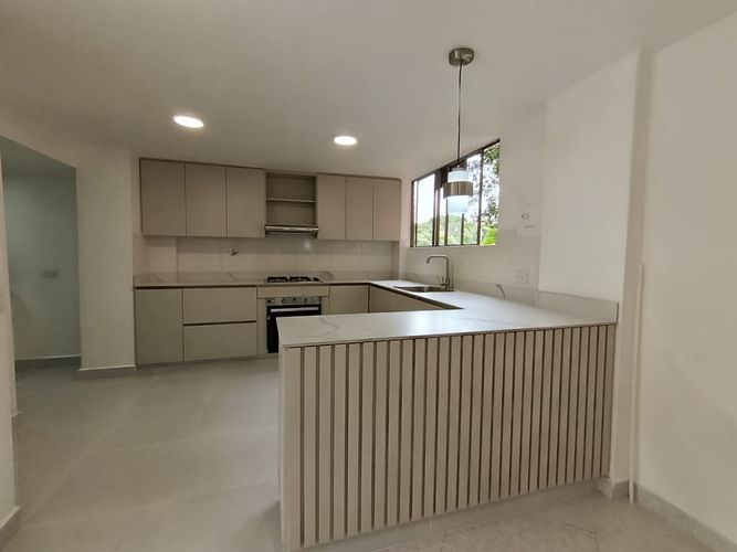 Apartamento de 3 alcobas en arriendo en Urbanización Las Cumbres, Medellín, 89 m² · foto 5 de 14