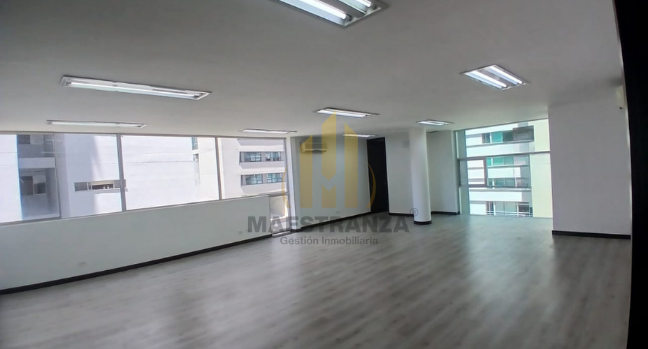 Oficina en arriendo en Los Balsos, Medellín, 80 m² · foto 2 de 8