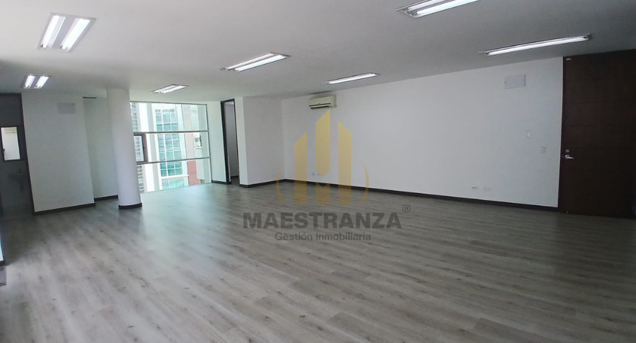 Oficina en arriendo en Los Balsos, Medellín, 80 m² · foto 3 de 8