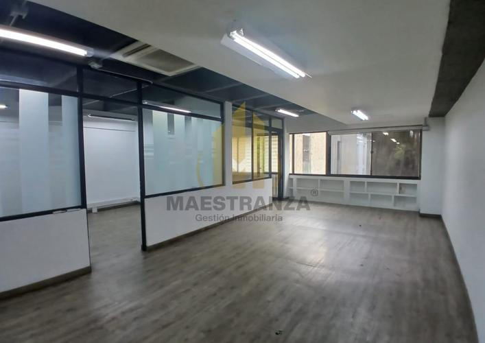 Oficina en arriendo en La Esmeralda, Itagüí, 659 m² · foto 3 de 18