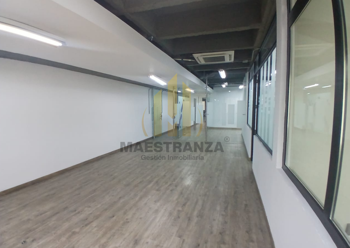 Oficina en arriendo en La Esmeralda, Itagüí, 659 m² · foto 4 de 18