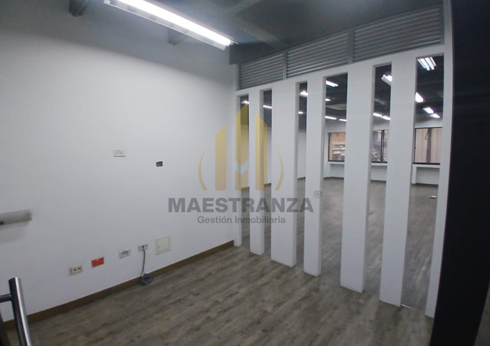Oficina en arriendo en La Esmeralda, Itagüí, 659 m² · foto 10 de 18