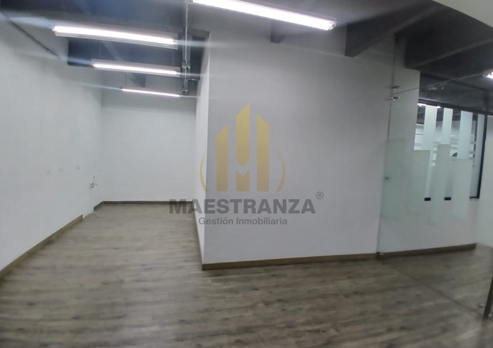Oficina en arriendo en La Esmeralda, Itagüí, 659 m² · foto 17 de 18