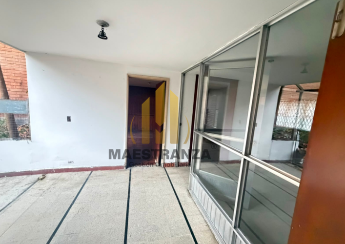 Casa de 5 alcobas en arriendo en Laureles, Medellín, 500 m² · foto 3 de 24