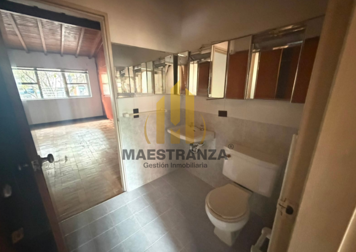 Casa de 5 alcobas en arriendo en Laureles, Medellín, 500 m² · foto 23 de 24