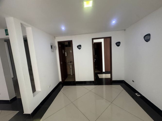Edificio en venta en Los Colores, Medellín, 740 m² · foto 5 de 19