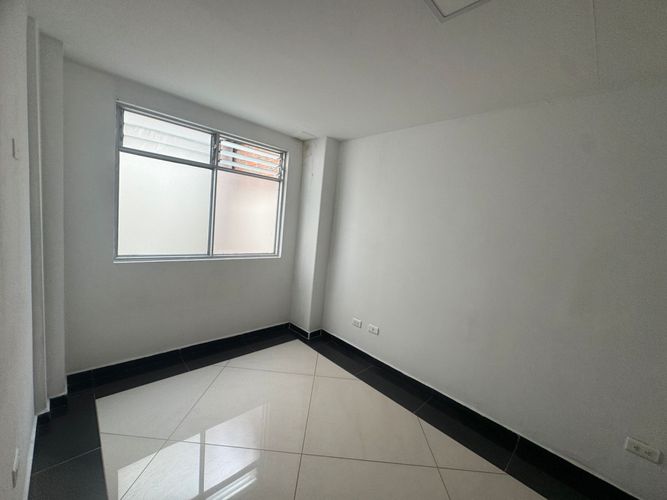 Edificio en venta en Los Colores, Medellín, 740 m² · foto 6 de 19