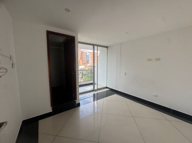Edificio en venta en Los Colores, Medellín, 740 m² · foto 8 de 19