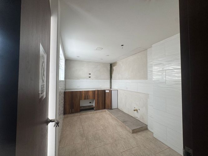 Edificio en venta en Los Colores, Medellín, 740 m² · foto 16 de 19