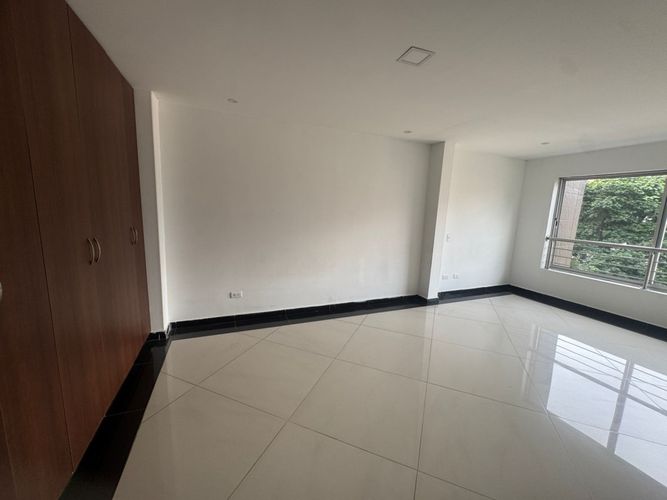 Edificio en venta en Los Colores, Medellín, 740 m² · foto 17 de 19