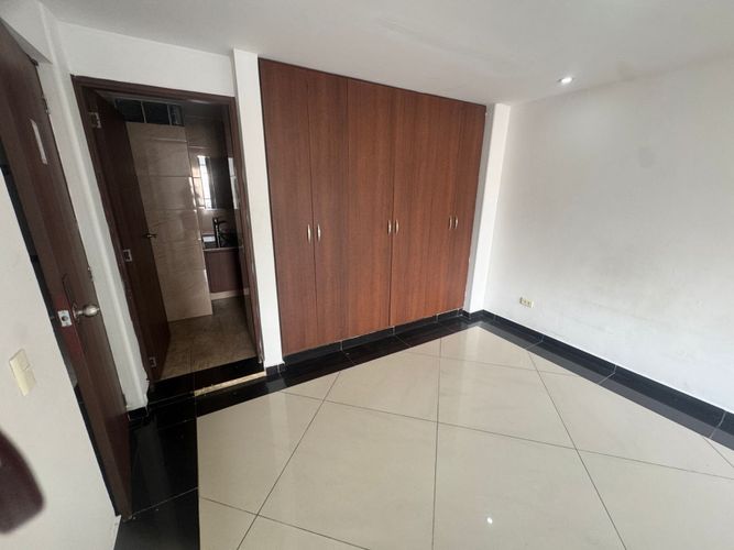 Edificio en venta en Los Colores, Medellín, 740 m² · foto 18 de 19