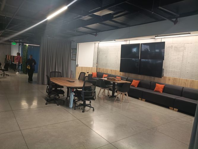 Oficina en arriendo en Patio Bonito, Medellín, 909 m² · foto 4 de 17