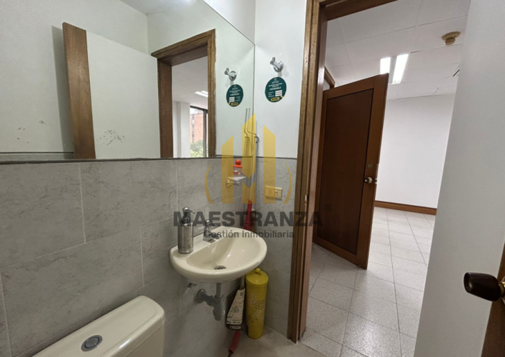 Consultorio en arriendo en La Aguacatala, Medellín, 27 m² · foto 8 de 9