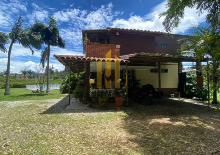 Casa de 4 alcobas en venta en La Clara, Guarne, 350 m² · foto 3 de 12