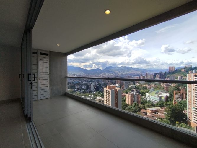 Apartamento de 3 alcobas en arriendo en Lalinde, Medellín, 148 m² · foto 3 de 20