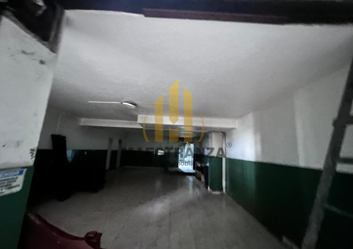 Apartamento de 11 alcobas en venta en Los Colores, Medellín, 1698 m² · foto 2 de 7