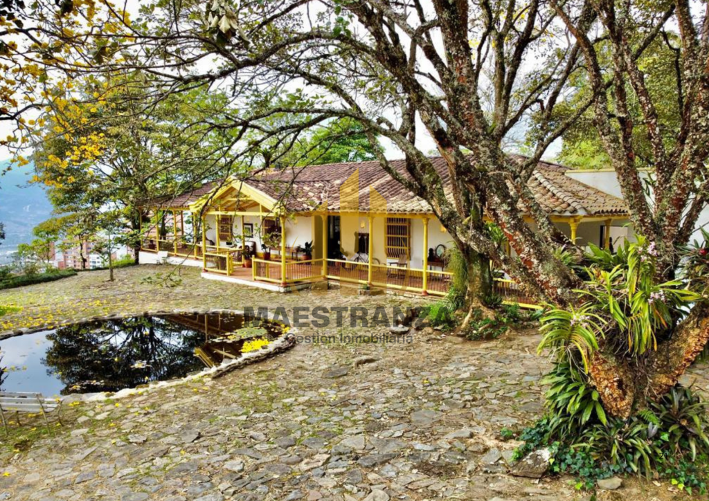 Casa en arriendo en El Tesoro, Medellín · foto 3 de 23