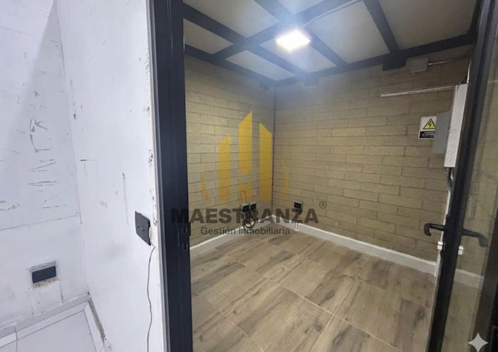 Local en arriendo en La Aguacatala, Medellín, 43 m² · foto 2 de 5