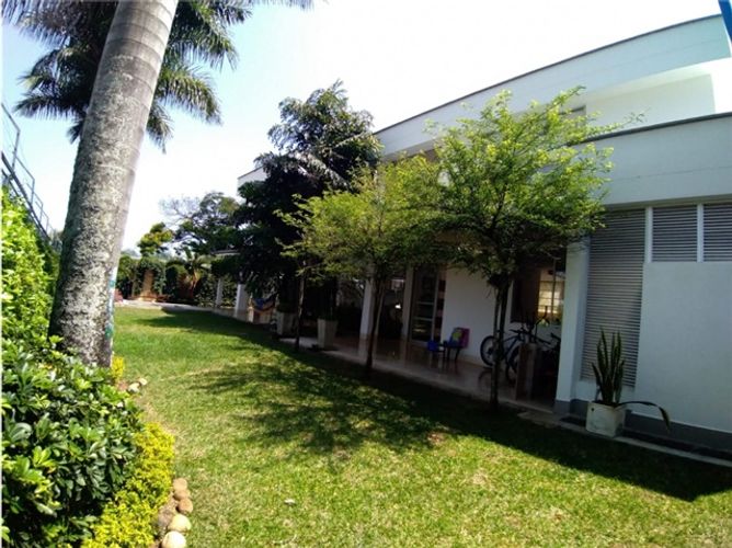 Casa de 3 alcobas en venta en Ciudad Jardin, Cali, 550 m² · foto 1 de 24