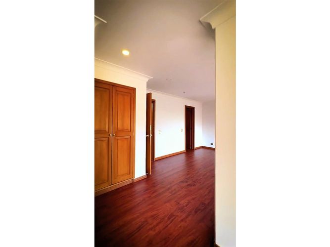 Apartamento en arriendo en Los Rosales, Bogotá, 254 m² · foto 19 de 24