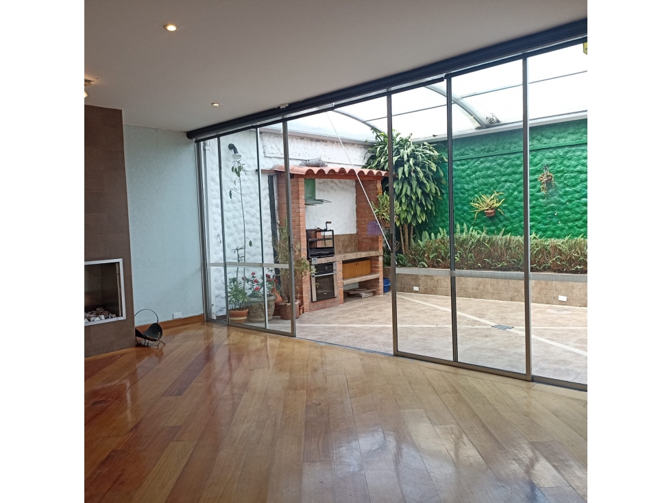 Casa en venta en Santa Paula, Bogotá · foto 2 de 23