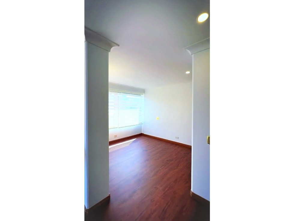 Apartamento en venta en Los Rosales, Bogotá · foto 2 de 24