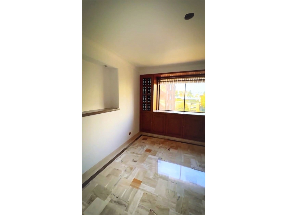 Apartamento en venta en Los Rosales, Bogotá · foto 6 de 24