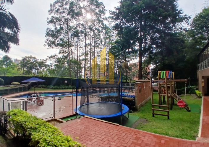 Apartamento de 3 alcobas en arriendo en El Tesoro, Medellín, 240 m² · foto 19 de 24