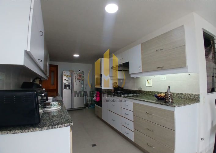 Apartamento de 3 alcobas en arriendo en El Tesoro, Medellín, 240 m² · foto 22 de 24