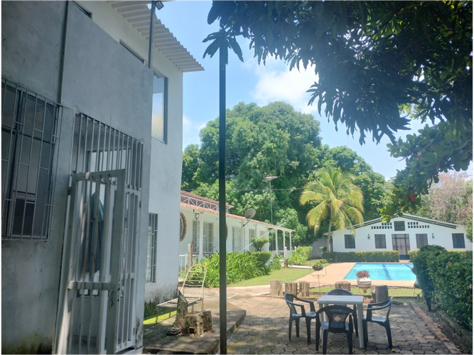 Casa de 5 alcobas en venta en Ricaurte, 260 m² · foto 2 de 10