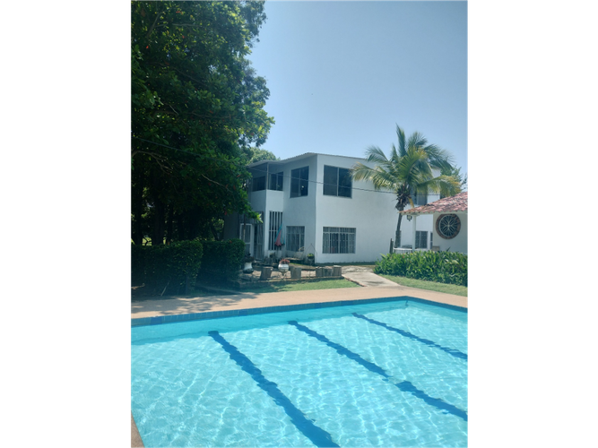 Casa de 5 alcobas en venta en Ricaurte, 260 m² · foto 3 de 10
