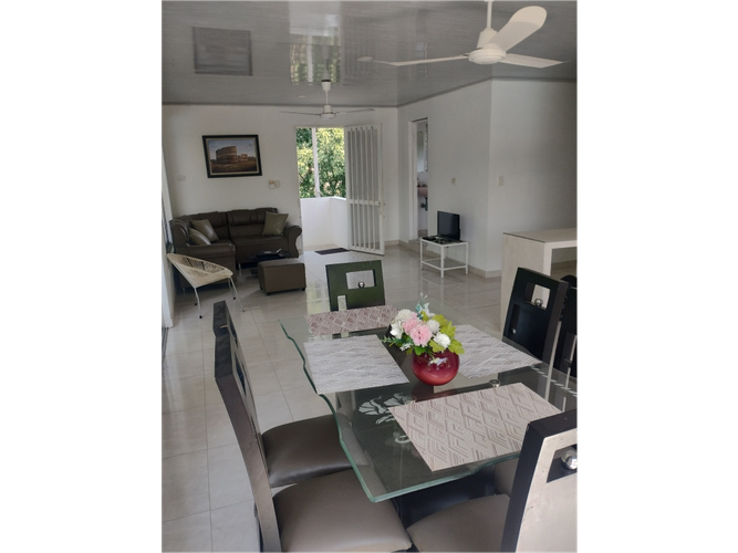 Casa de 5 alcobas en venta en Ricaurte, 260 m² · foto 8 de 10