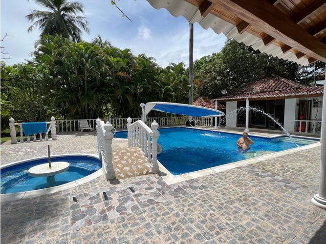 Casa de 3 alcobas en venta en Girardot, Girardot, 1000 m² · foto 12 de 24