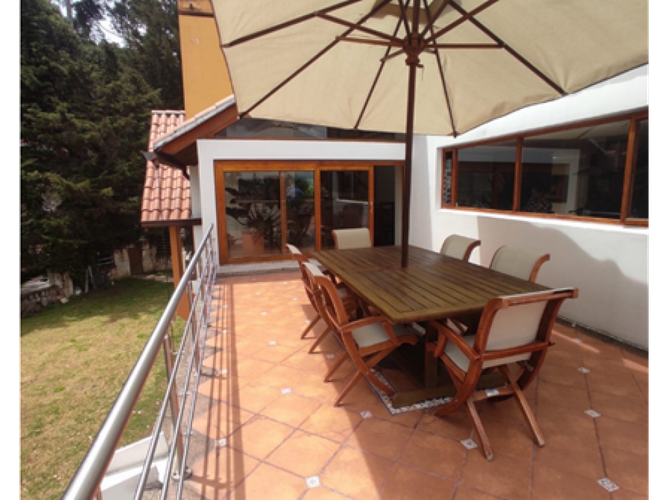 Casa de 4 alcobas en venta en Santa Paula, Bogotá, 932 m² · foto 2 de 18