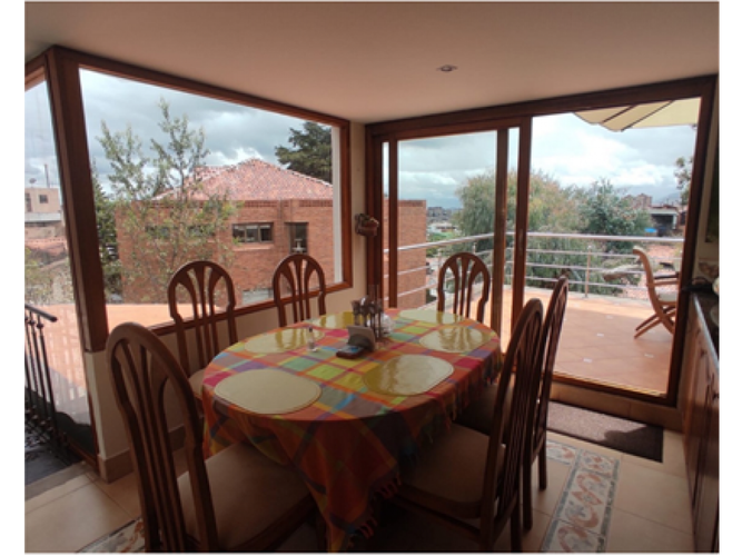 Casa de 4 alcobas en venta en Santa Paula, Bogotá, 932 m² · foto 3 de 18