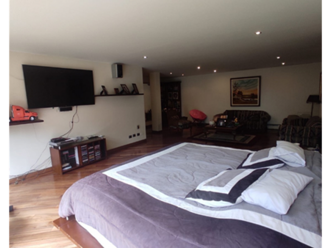 Casa de 4 alcobas en venta en Santa Paula, Bogotá, 932 m² · foto 9 de 18