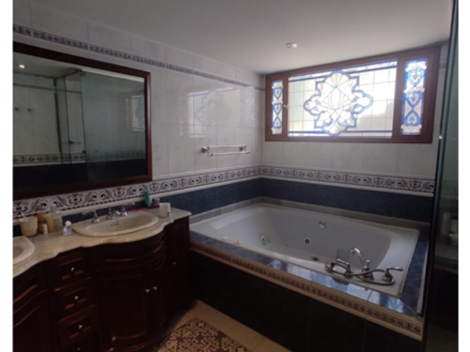 Casa de 4 alcobas en venta en Santa Paula, Bogotá, 932 m² · foto 13 de 18