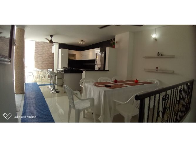 Casa de 6 alcobas en venta en Ub. Villa Nueva, Girardot, 259 m² · foto 2 de 11