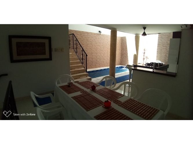 Casa de 6 alcobas en venta en Ub. Villa Nueva, Girardot, 259 m² · foto 3 de 11