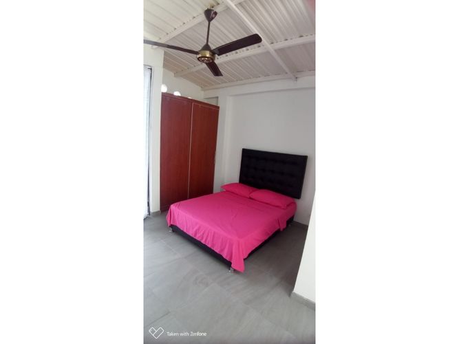 Casa de 6 alcobas en venta en Ub. Villa Nueva, Girardot, 259 m² · foto 7 de 11
