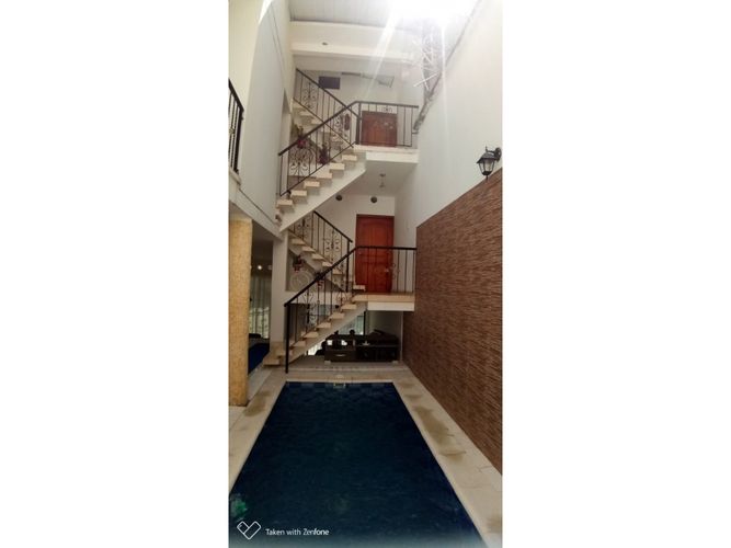 Casa de 6 alcobas en venta en Ub. Villa Nueva, Girardot, 259 m² · foto 8 de 11
