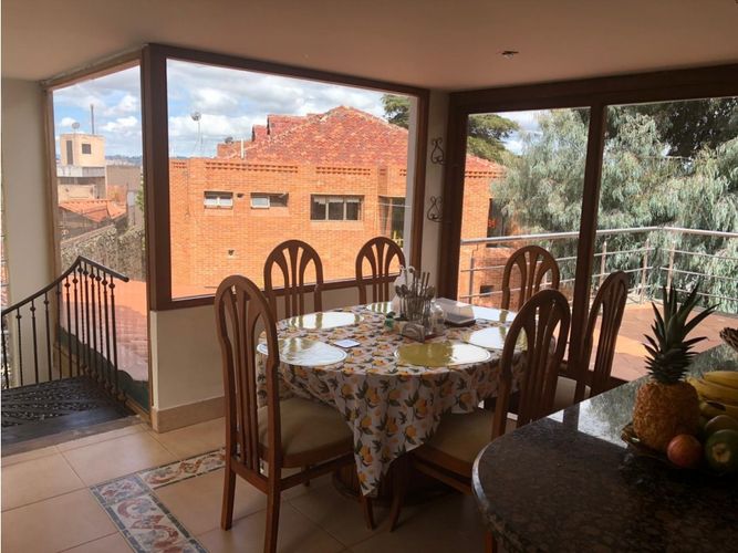 Casa de 5 alcobas en venta en Caobos Salazar, Bogotá, 920 m² · foto 2 de 19