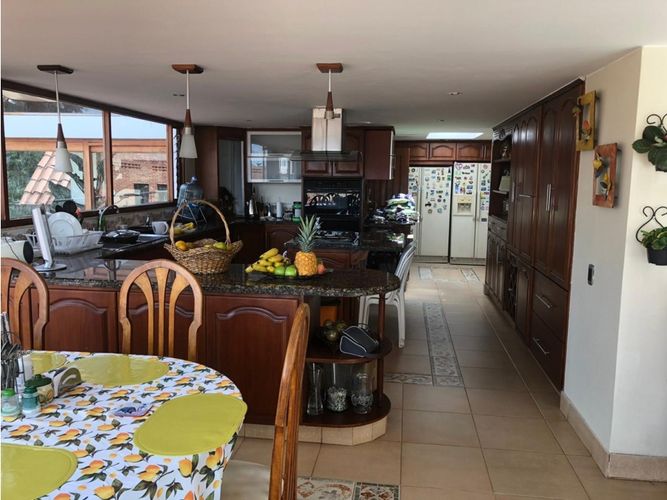 Casa de 5 alcobas en venta en Caobos Salazar, Bogotá, 920 m² · foto 6 de 19